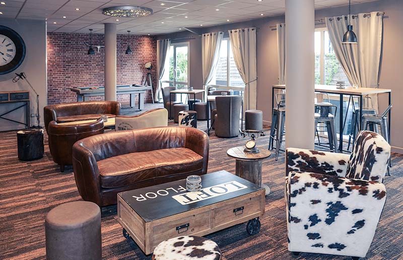 Attic Bar - Hotel Mercure Lyon Est à Chaponnay