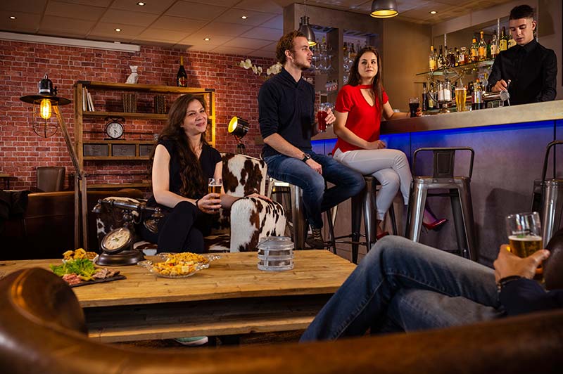 Attic Bar - Hotel Mercure Lyon Est à Chaponnay