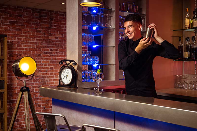 Attic Bar - Hotel Mercure Lyon Est à Chaponnay