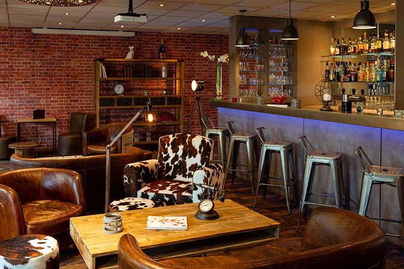 Attic Bar - Hotel Mercure Lyon Est à Chaponnay