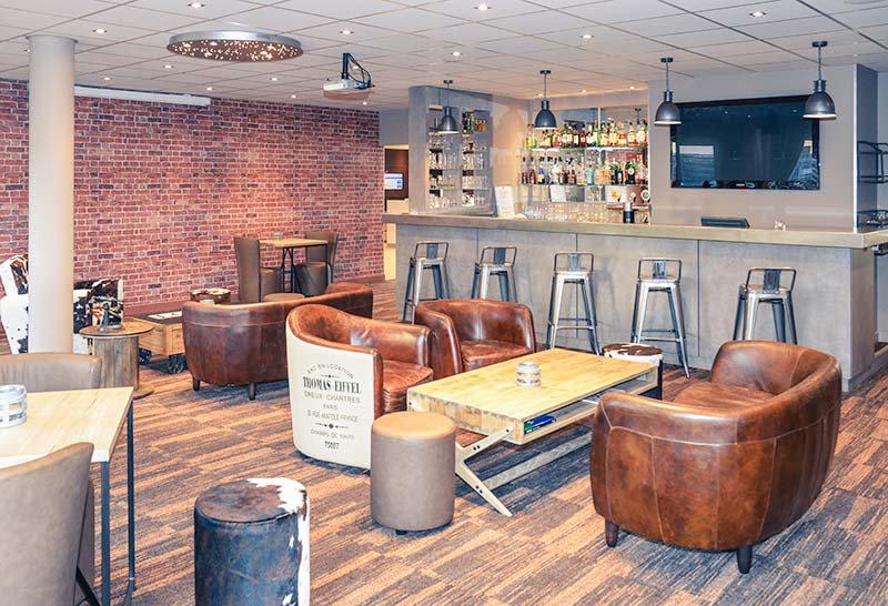 Attic Bar - Hotel Mercure Lyon Est à Chaponnay