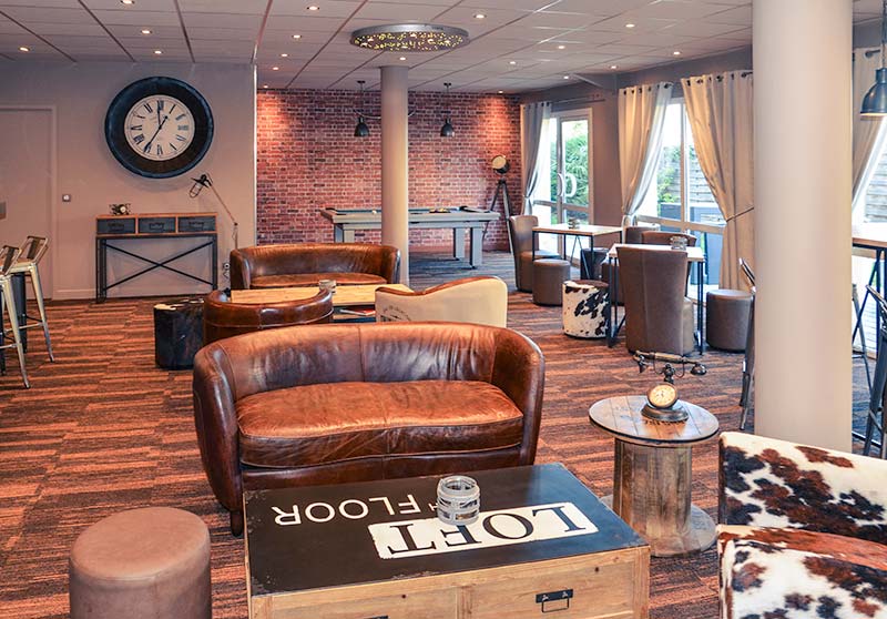 Attic Bar - Hotel Mercure Lyon Est à Chaponnay